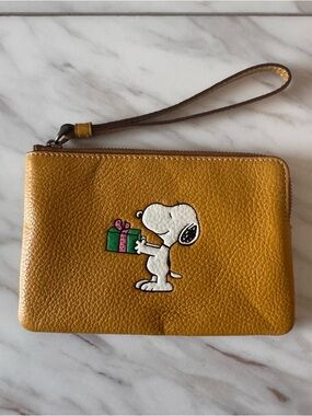 Coach x Peanuts Snoopy Wristlet Mustard Yellow Leather Limited Edition Zip Pouch